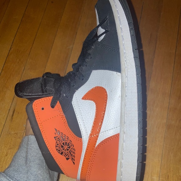 Air Jordan 1s Retro High shattered backboard white black and orange - Picture 4 of 4